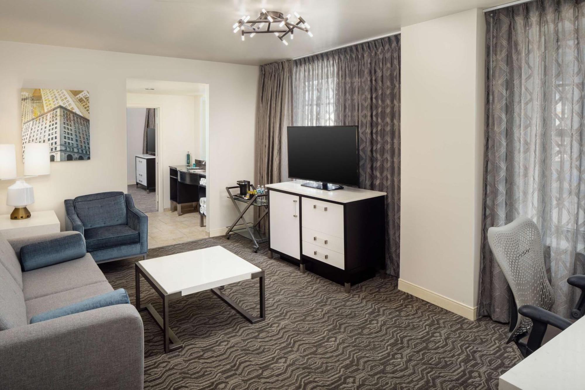 Doubletree Suites By Hilton Hotel Detroit Downtown - Fort Shelby Dış mekan fotoğraf